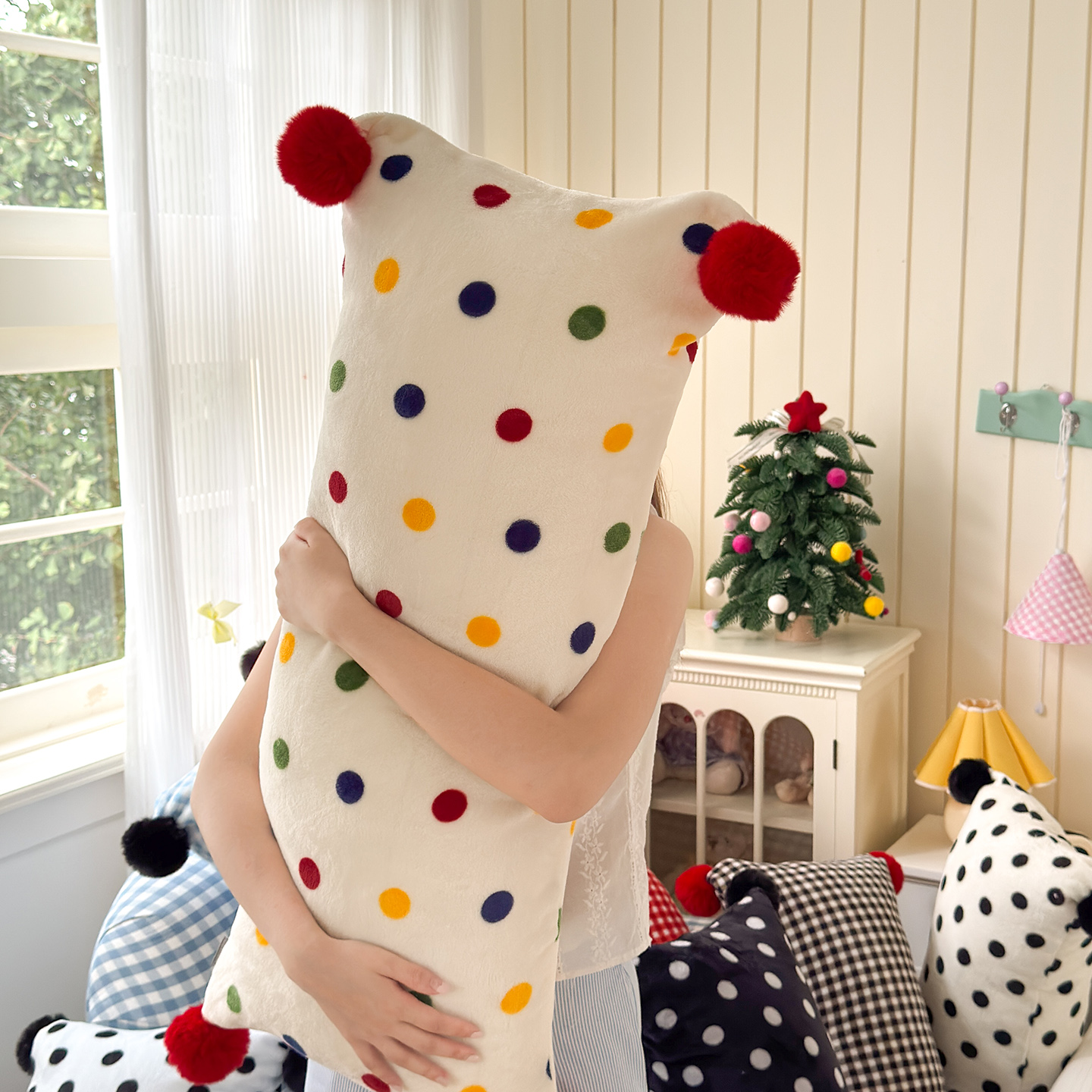 2025新款牛奶绒可爱毛球长抱枕靠枕套孕妇成人学生抱枕套舒适安睡