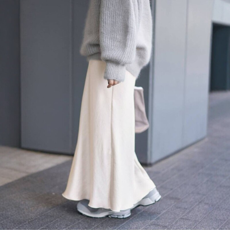 日代 IENA Double Satin Skirt 25AW 复古优雅光泽缎面开叉半身裙