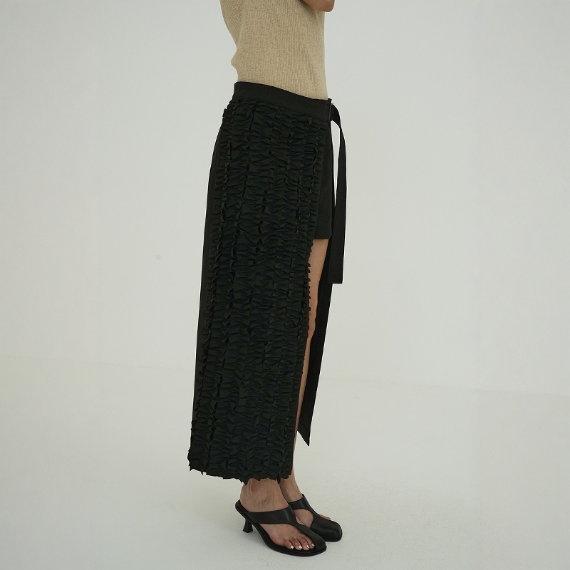 CLANE荷叶边开叉裹身半身裙