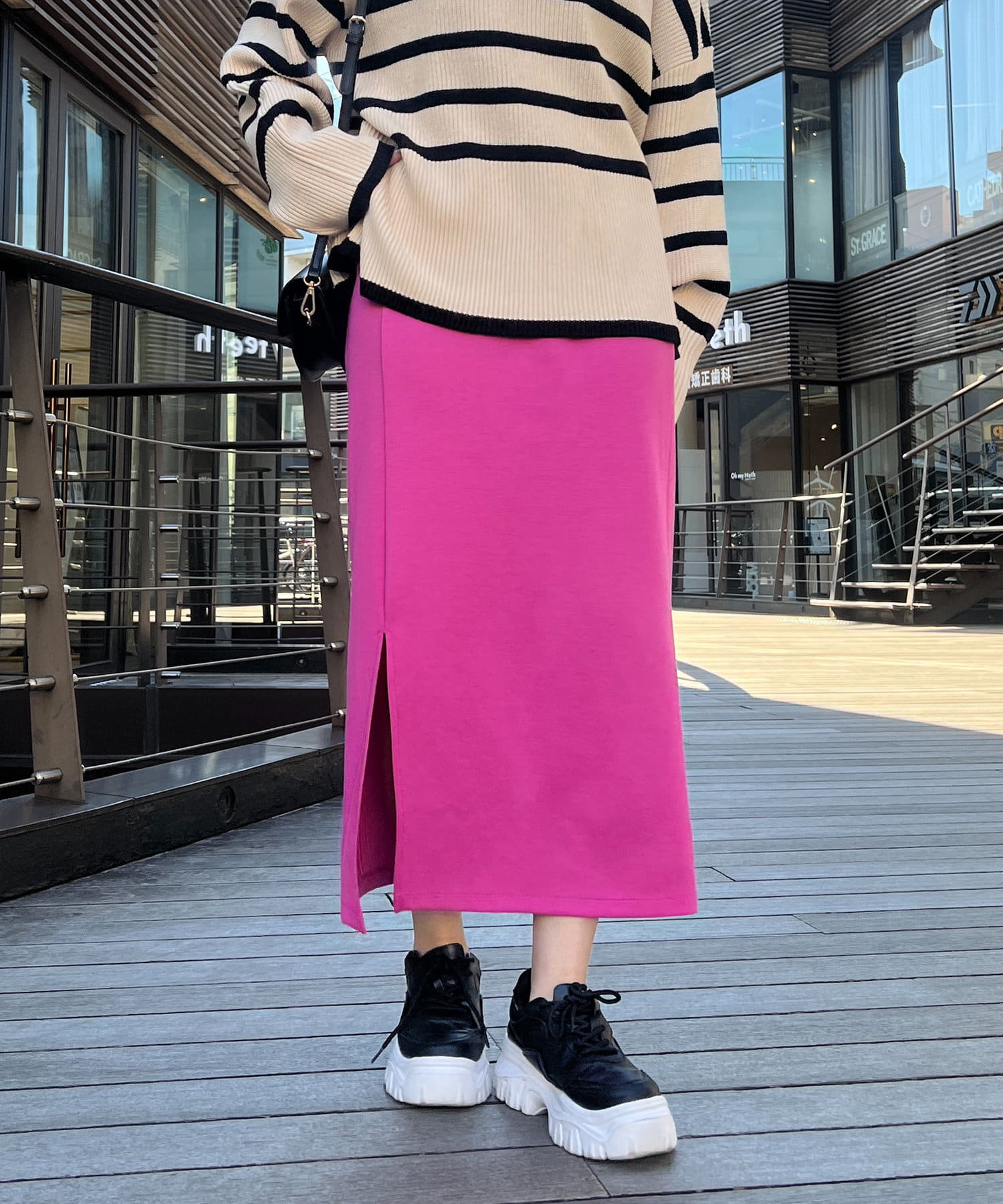 日代 un dix cors slit cardboard skirt 24SS 纯色开叉半身裙