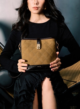 C1054CX5新款单肩包