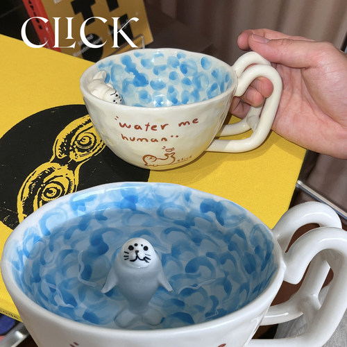 click泳池游泳的海豹陶瓷马克杯
