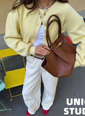 亮黄色！欧美博主上身落肩灯笼袖宽松显瘦系扣针织开衫毛衣外套