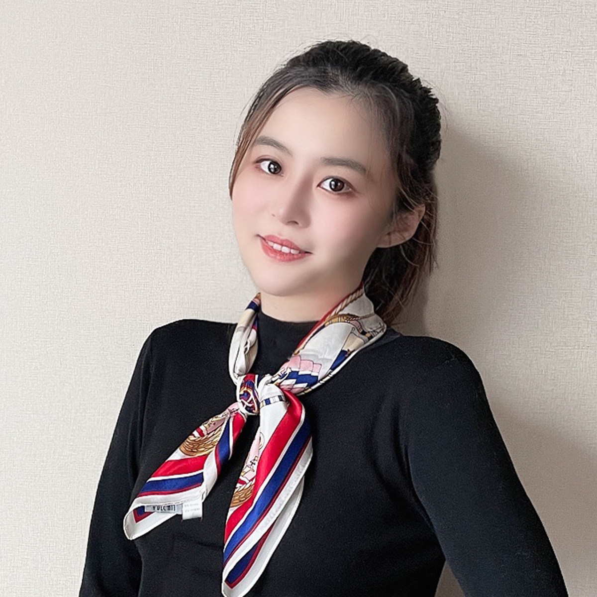 日常通勤百搭小方巾多种搭配方式