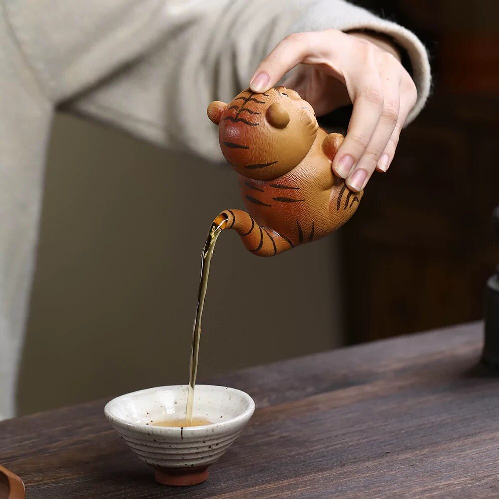 宜兴紫砂茶壶萌虎手抓壶手工老虎茶壶