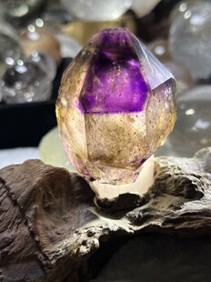 超七原石摆件重量125g