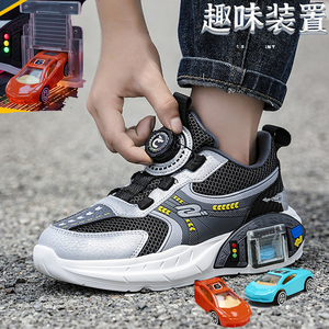 带迷你小汽车的儿童休闲网鞋男童