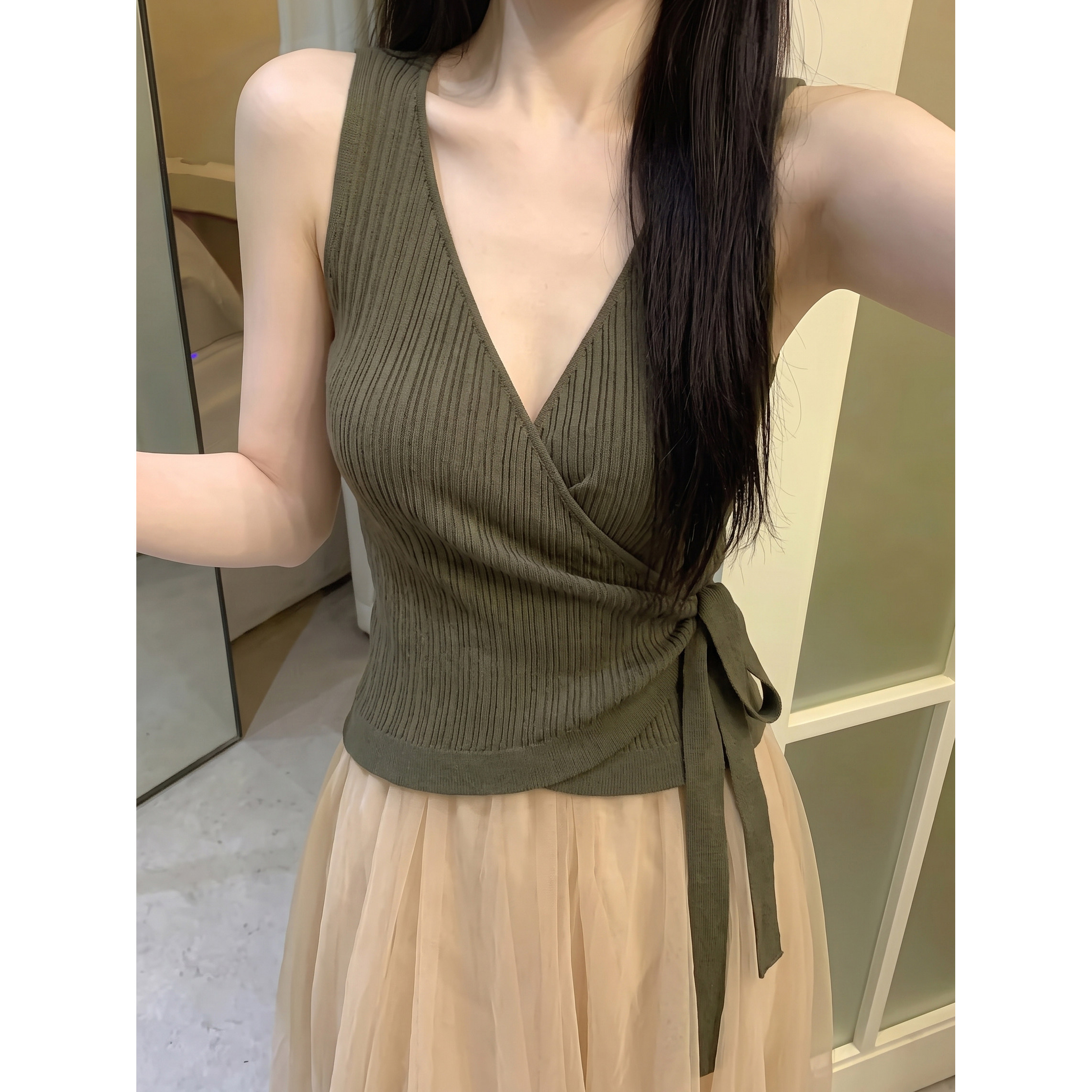 辣妹风性感针织V领交叉绑带背心女夏季一片式不规则小众绿色上衣
