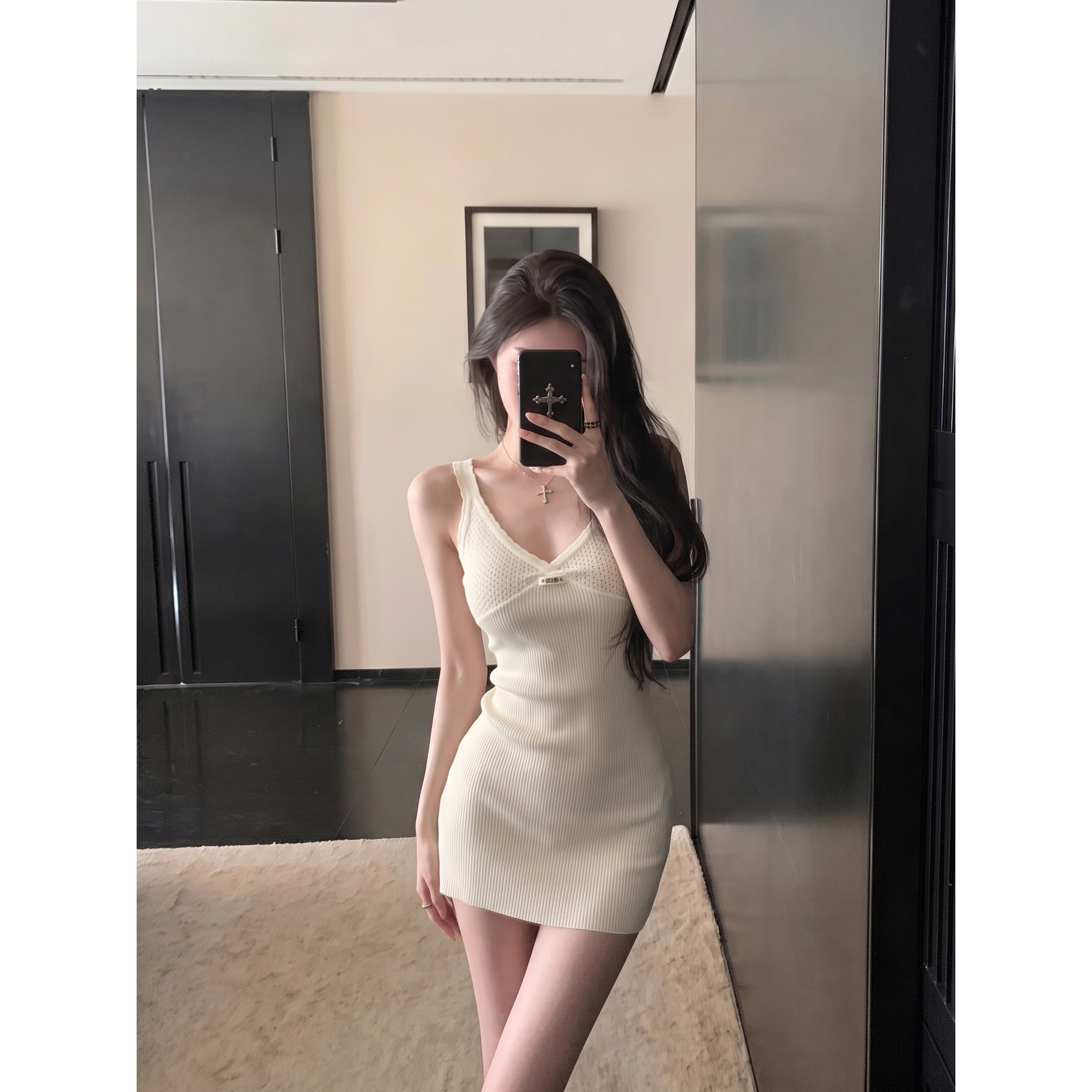 韩系白色针织吊带显瘦包臀连衣裙图片