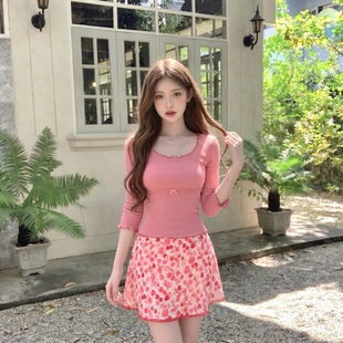纯欲大U领气质中袖薄款t恤上衣女夏季高腰碎花玫红半身裙两件套装