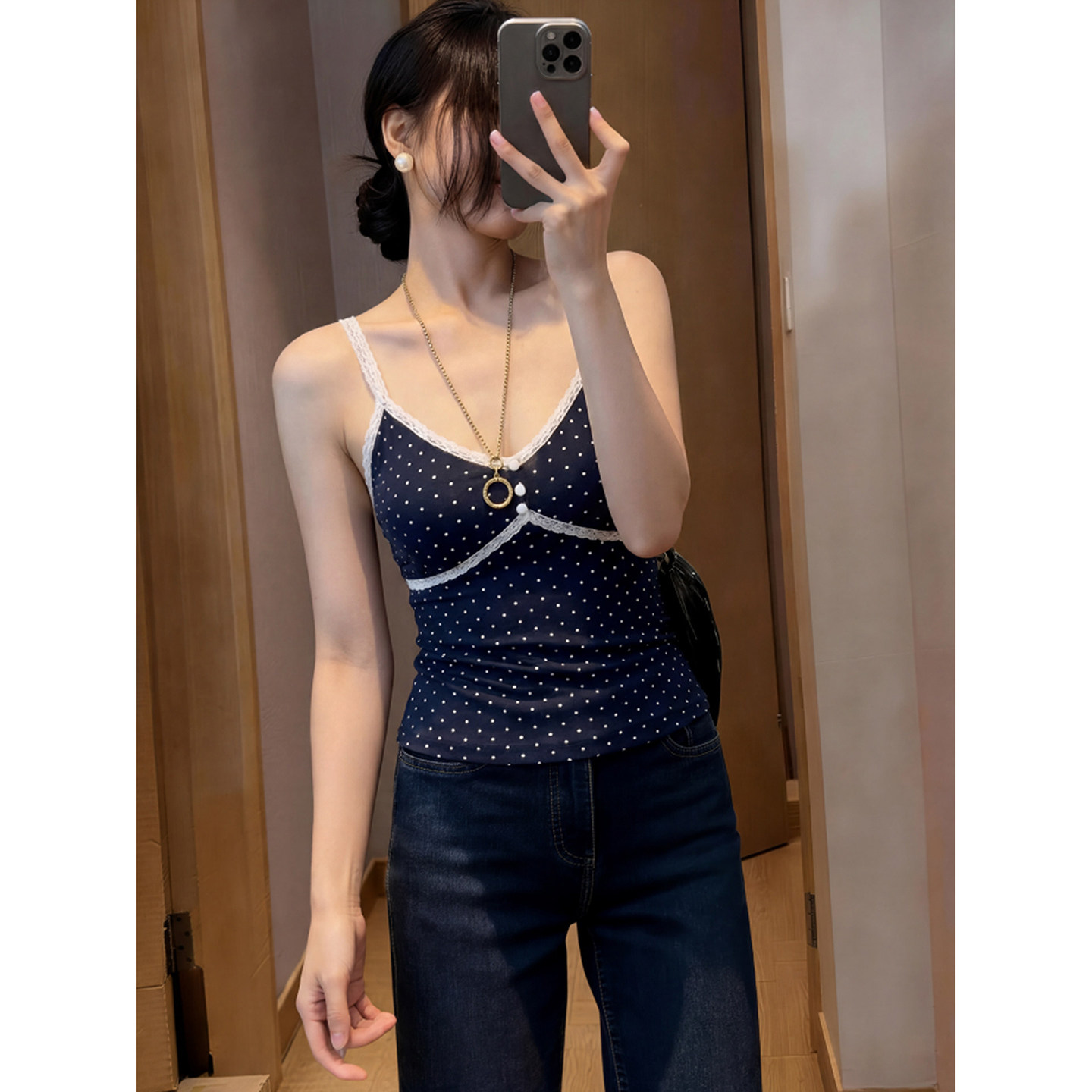 藏蓝色波点蕾丝v领无袖小吊带女夏季设计感修身背心坎肩短款上衣
