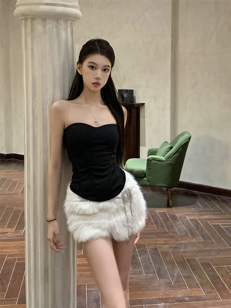 复古气质黑色鱼骨抹胸上衣女秋冬2023年新款白色毛毛半身裤裙套装
