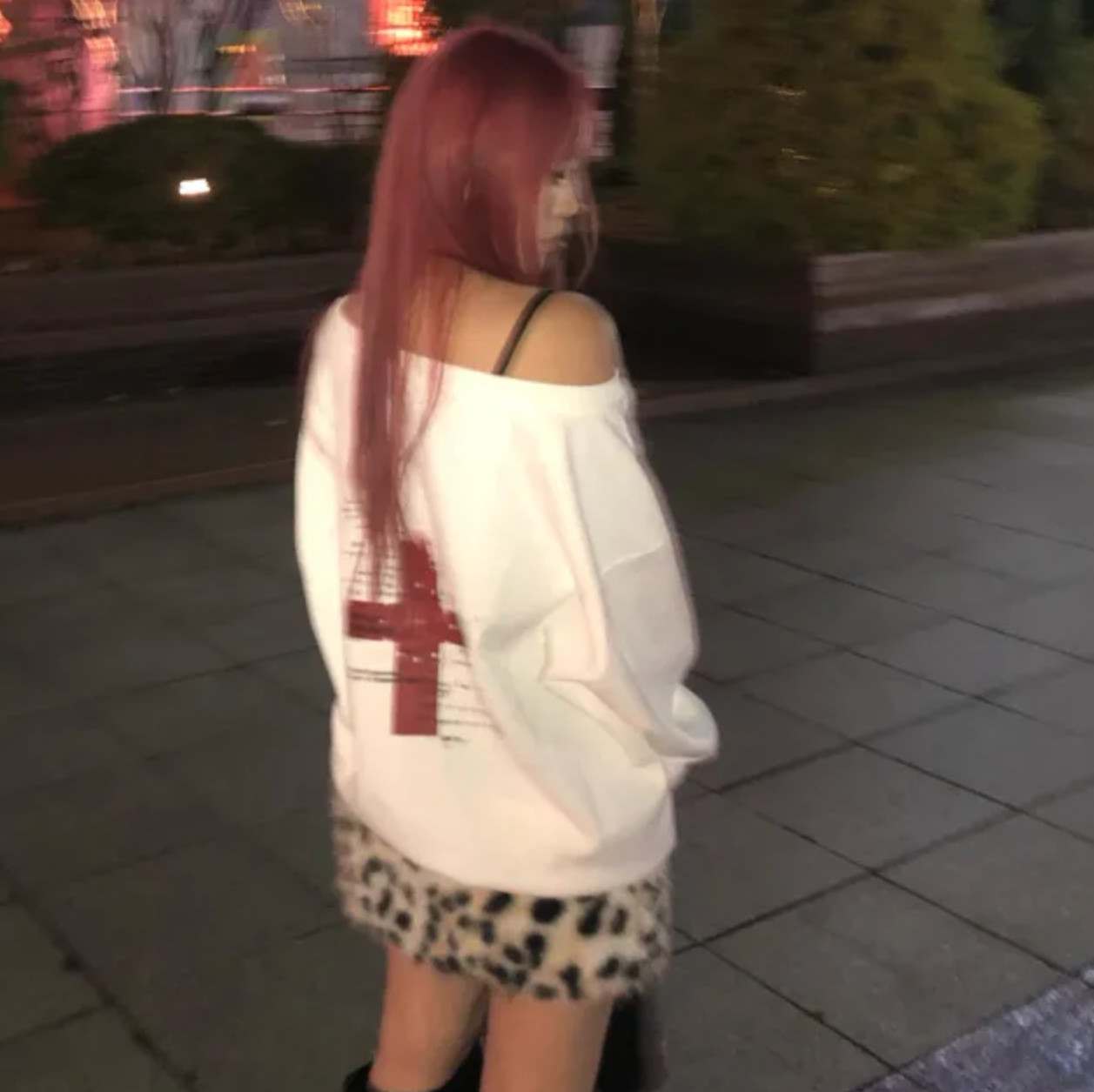 Shawne 25s冬新韩国正品代购 Y2K个性十字架印花露肩宽松长袖卫衣