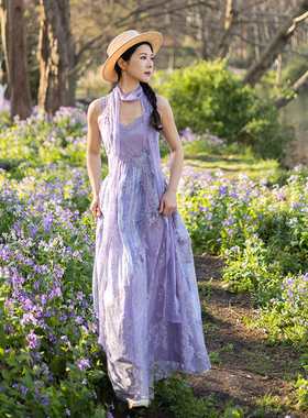 理想三旬女装夏装紫色碎花蕾丝拼接优雅重工大裙摆吊带连衣裙长裙