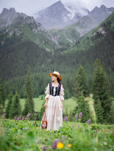 理想三旬女装巴伐利亚田园风连衣裙露肩森系新疆内蒙草原旅游穿搭