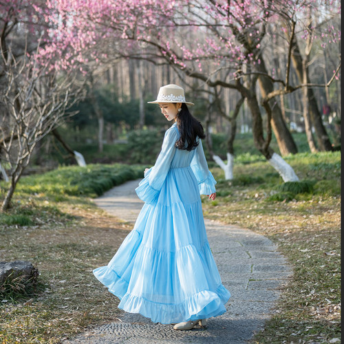 蓝色喇叭袖大裙摆蛋糕裙长裙