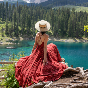 理想三旬女装 旅拍波西米亚民族风酒红碎花露背大裙摆吊带连衣裙长