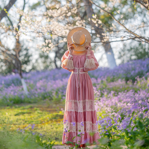 粉色蕾丝拼接大裙摆蛋糕连衣裙