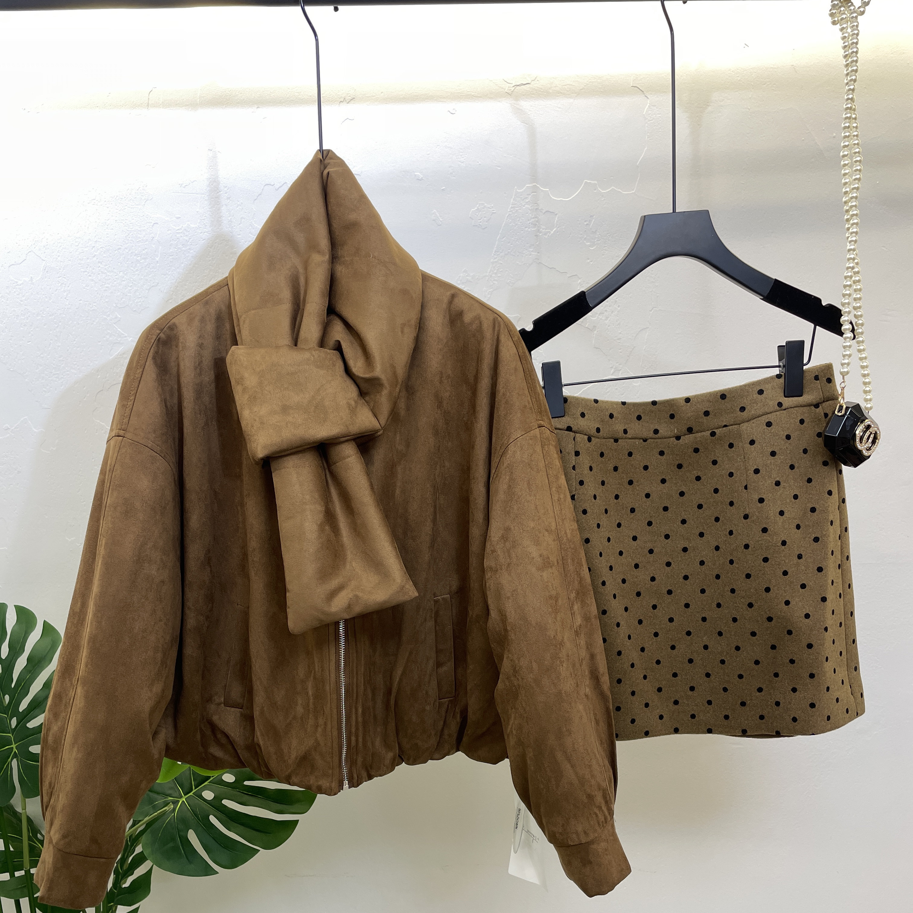 韩系美拉德波点羽绒三件套女