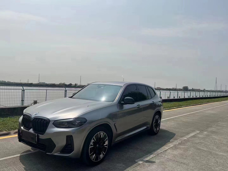 全车改色膜液态金属银 超亮风暴黄 亮面卡其米兰车身贴膜