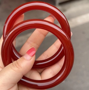 天然玛瑙手镯红色玉髓手镯女圆条中国红玉髓玉镯高级感镯子送礼物