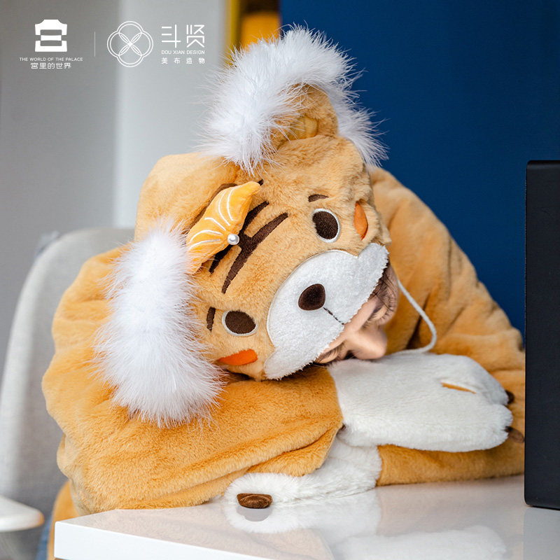 老虎午睡毯两用抱枕午休空调毯子披肩办公室创意礼品毛毯龙年靠垫
