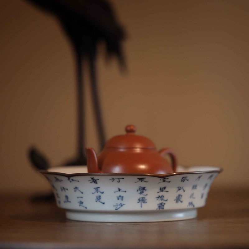 弥云月照手绘青花诗文葵口边壶承