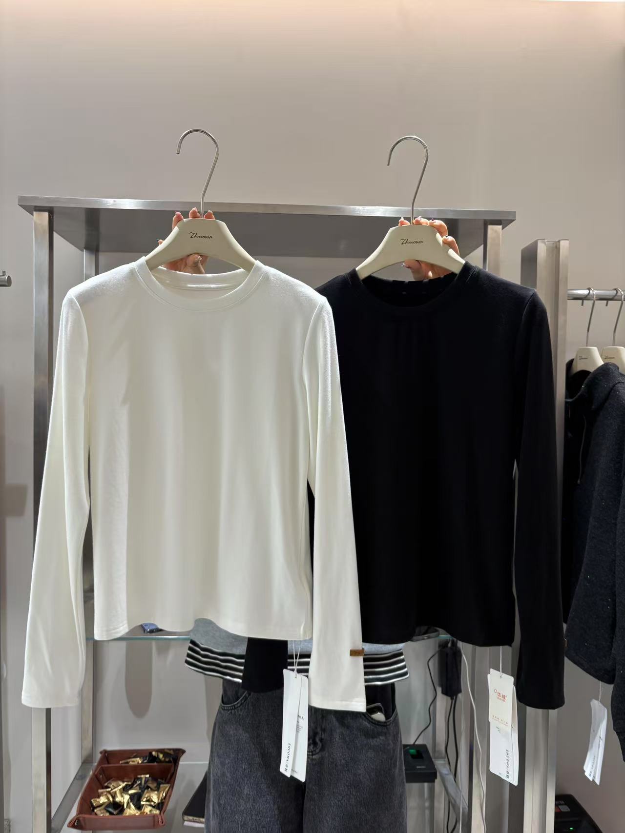 zw卓娃23601圆领套头加绒磨毛长袖T恤女2025秋冬装百搭显瘦打底衫