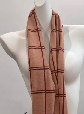 落雪之日约会时候给星星围的围巾可以两种风格戴法