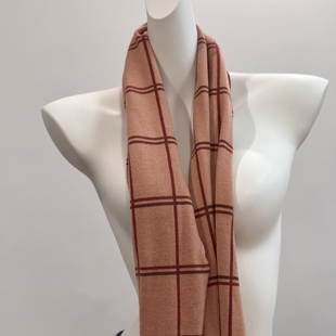 落雪之日约会时候给星星围 戴法 围巾可以两种风格