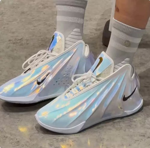 Nike新款男女银灰篮球鞋