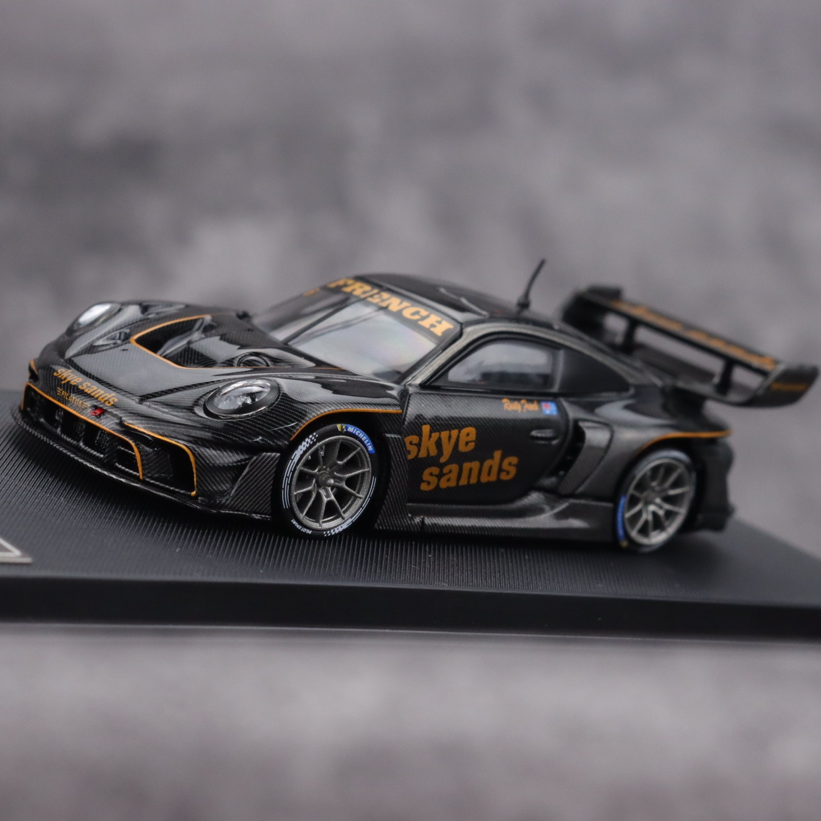 HKM 1:64 保时捷992 全碳黑 Skye涂装 合金车模图片