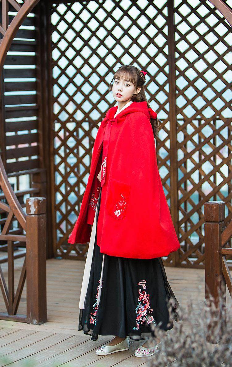 红色披风斗篷汉服女秋冬兔耳朵连帽加绒加厚复古民族保暖外套刺绣