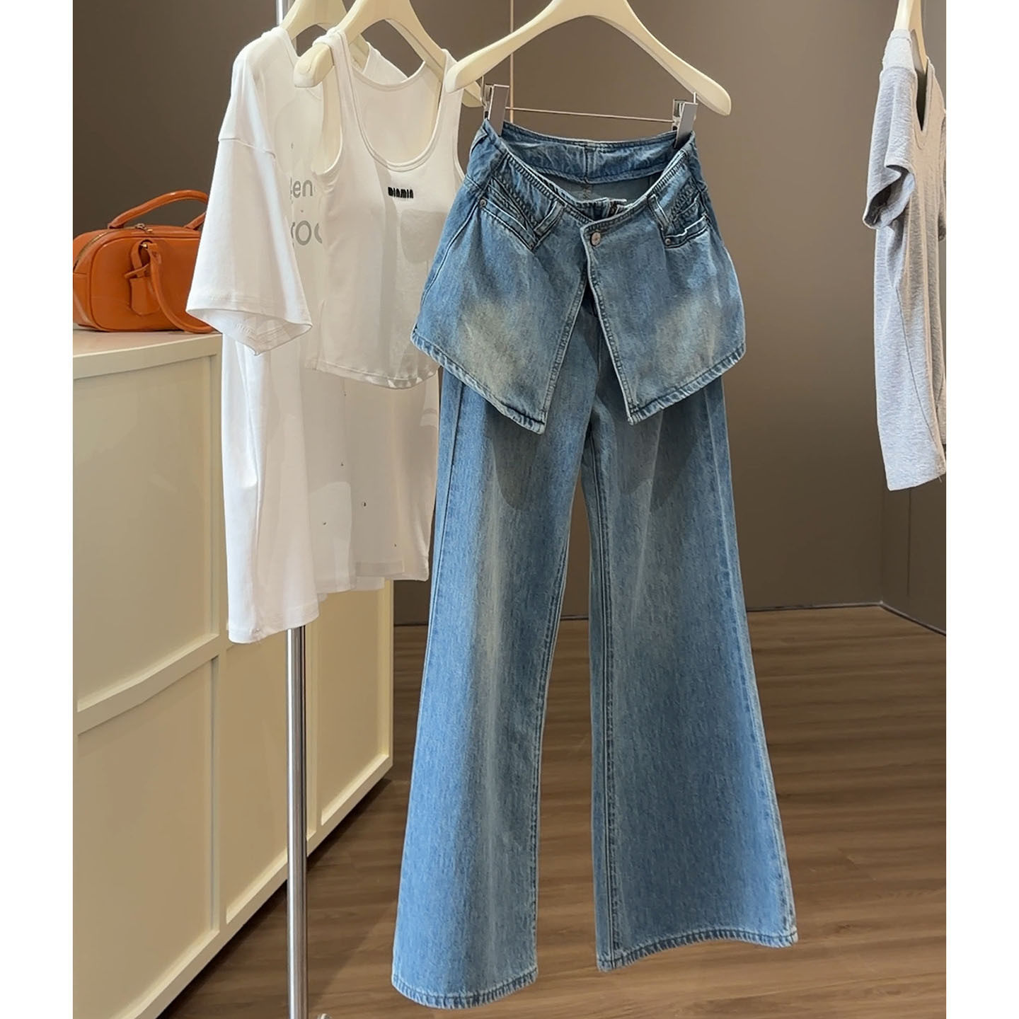 浅蓝色微喇牛仔裤女夏季2026高腰显瘦叠穿假两件屁帘直筒阔腿裤子