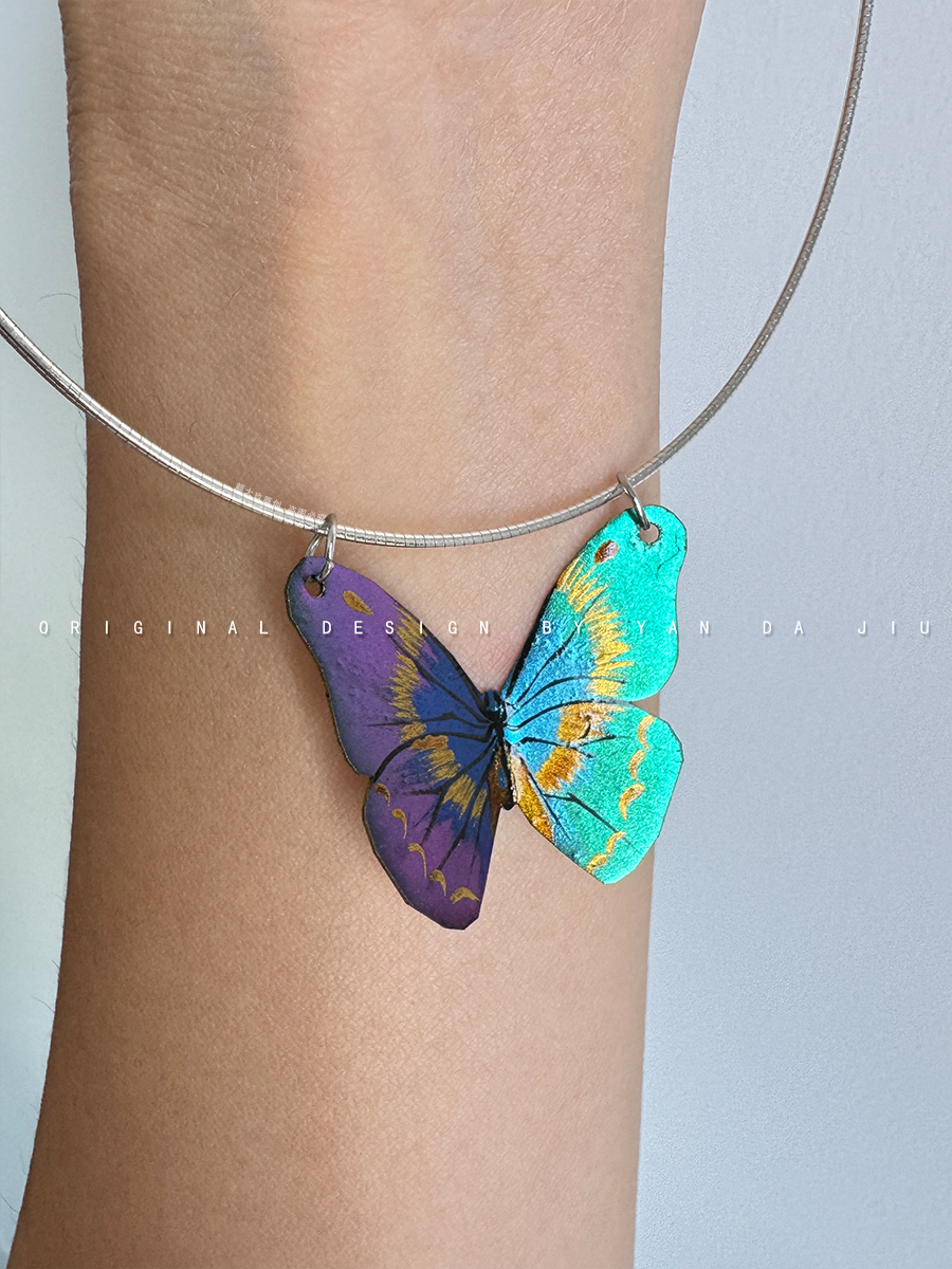 颜大玖原创《翠薇》大漆工艺手绘蝴蝶偏光项圈-手作铜胎漆器首饰