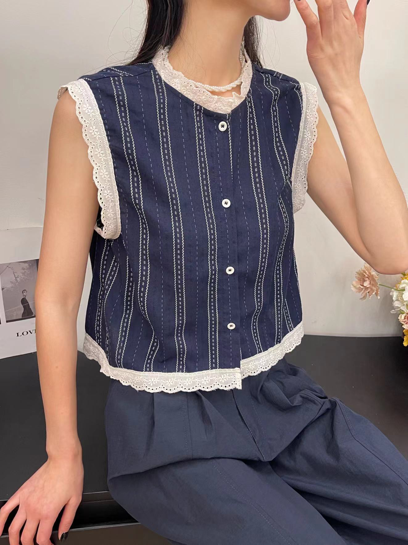 法式条纹气质显瘦衬衫女上衣2024夏季新款无袖圆领百搭背心娃娃衫