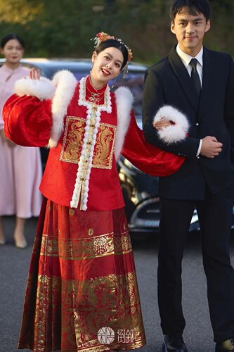 出租倒叙中式宋制汉服婚服复古婚礼拖尾定制嫁衣凤冠霞帔婚礼租赁