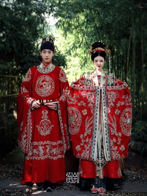 出租倒叙中式明制汉服婚服结婚凤冠霞帔结婚婚礼嫁衣新娘礼服租赁