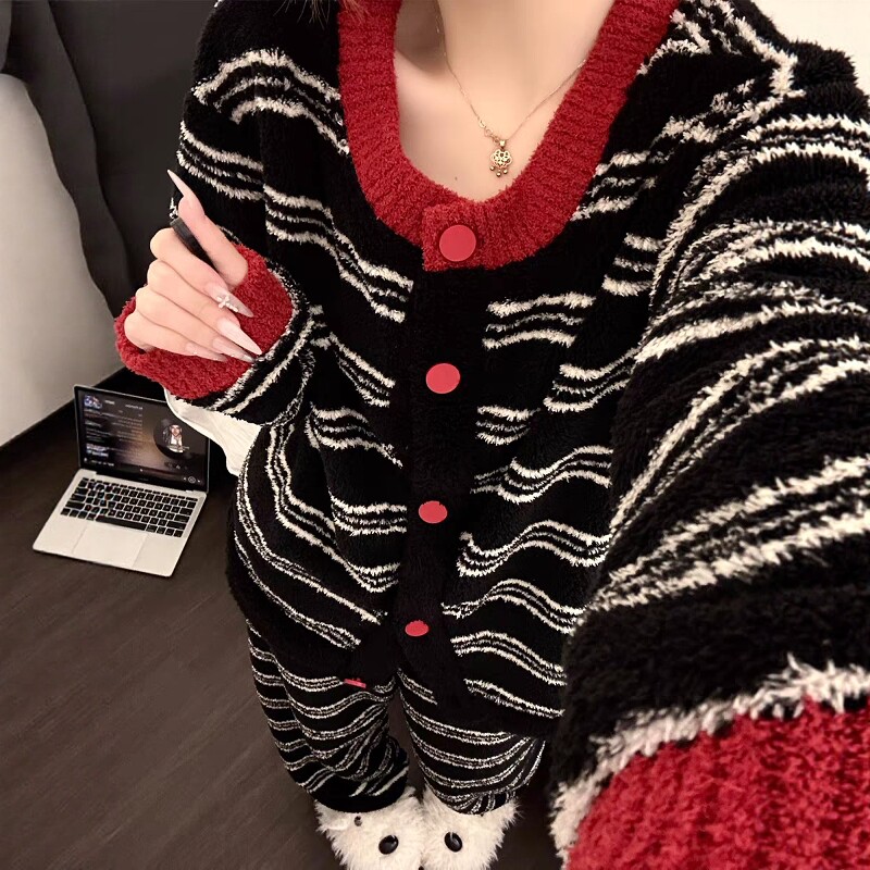复古黑白条纹半边绒睡衣女冬天撞色圆领加厚保暖珊瑚绒家居服套装,女士内衣/男士内衣/家居服,睡衣/家居服套装,淘宝优惠券,粉丝福利购,淘宝优惠卷