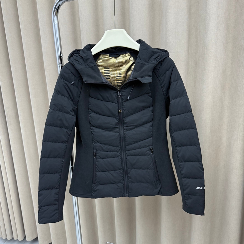 2025年秋冬新款时尚轻薄羽绒服