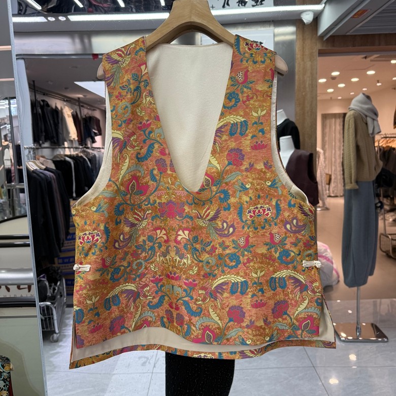 2026春装新款新中式女装马夹背心低V领人丝提花盘扣开衩显瘦减龄,女装/女士精品,马夹,淘宝优惠券,粉丝福利购,淘宝优惠卷