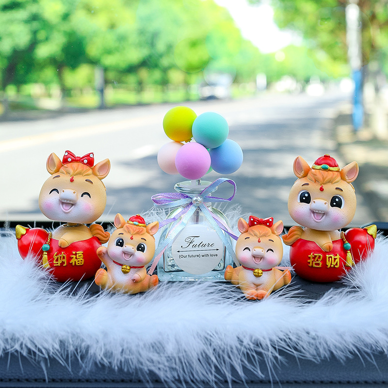 摇头国潮马车载中控台摆件新款小马汽车内饰装饰马年吉祥物生肖马