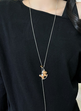 木质小马吊坠项链女2026新款秋冬长款毛衣链复古风本命年好运配饰