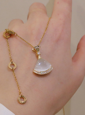 精美镶钻项链夏天配裙子绝绝子！