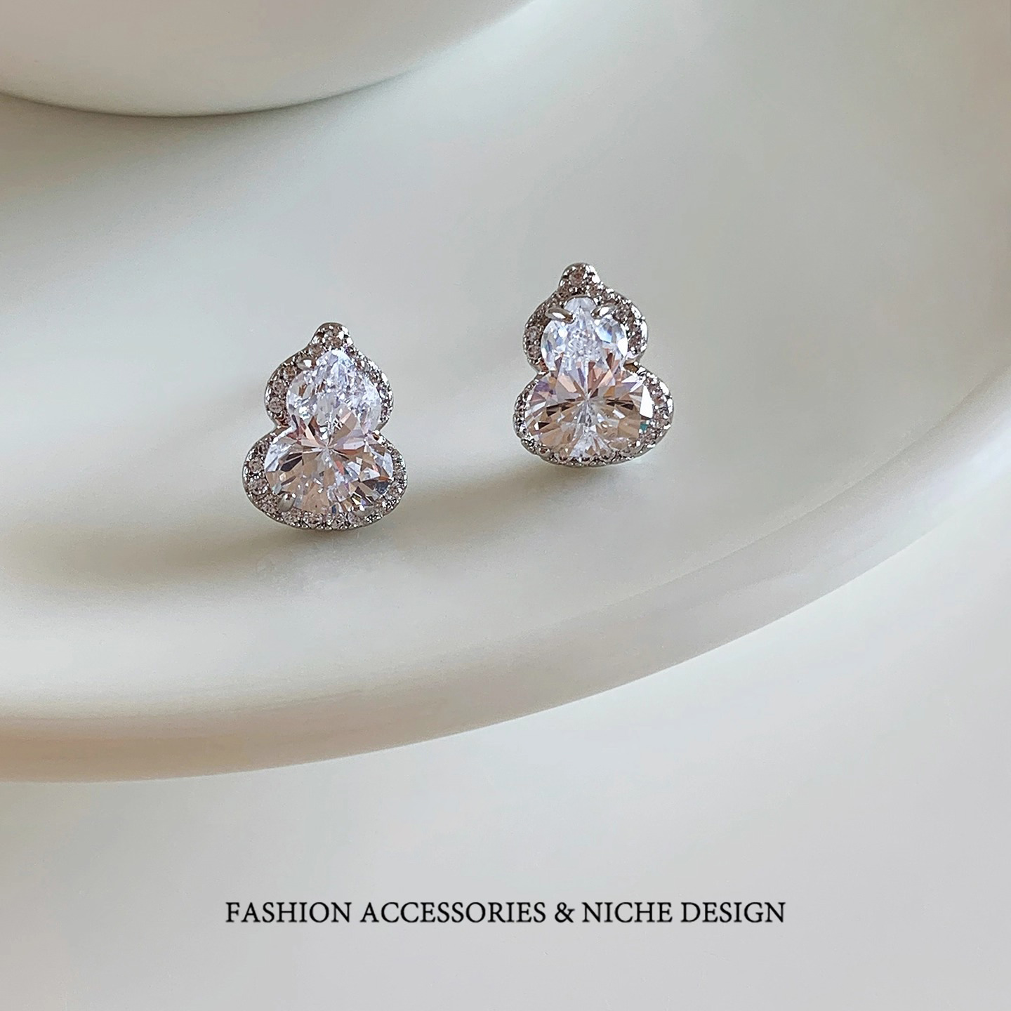 爆闪锆石葫芦耳钉轻奢高级感气质大气女士耳环巨好看玄学旺财耳饰