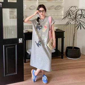 韩系气质灰色印花t恤连衣裙女夏2025新款超好看宽松休闲少女长裙图片