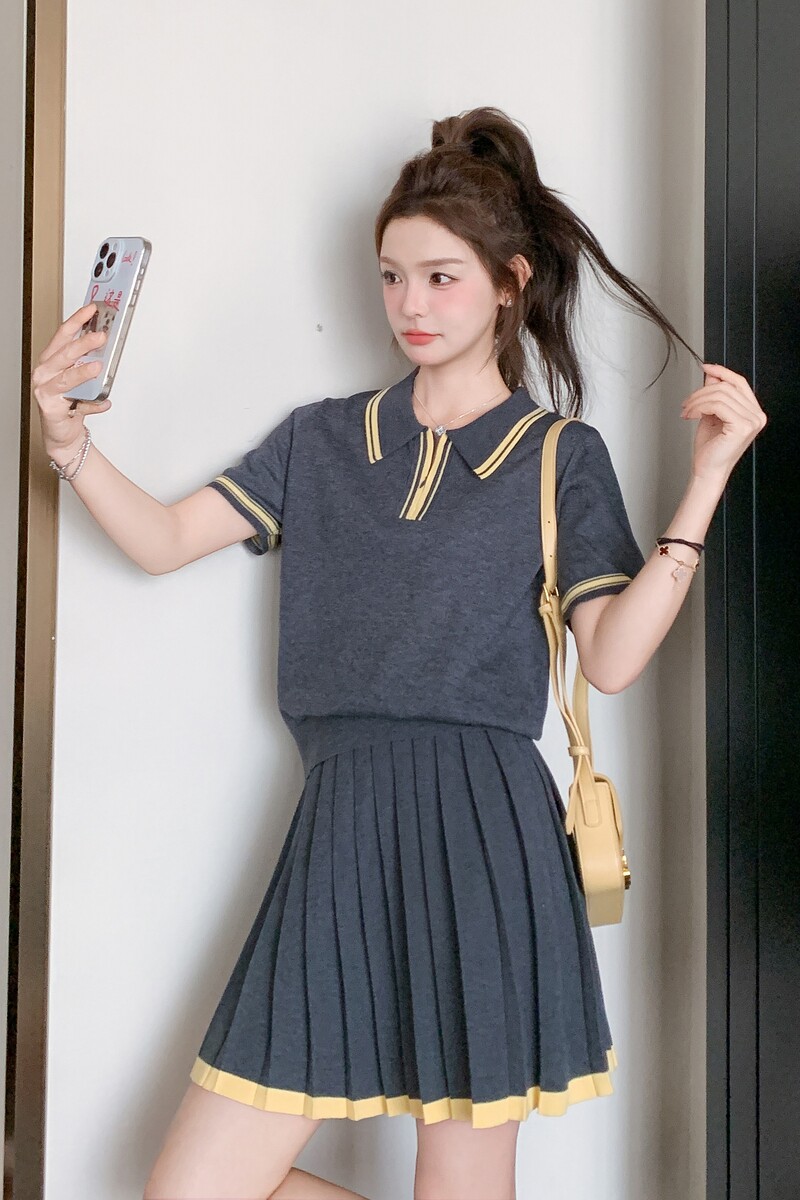 灰色polo领T恤半身裙套装女夏日超火减龄学院风休闲百褶裙两件套图片