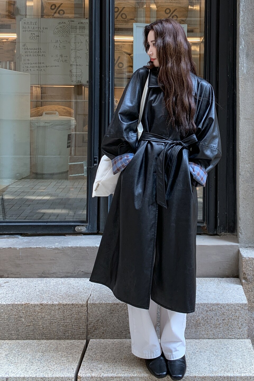 黑色气质慵懒风PU皮风衣外套2025新款女秋季复古高级感赫本风大衣图片