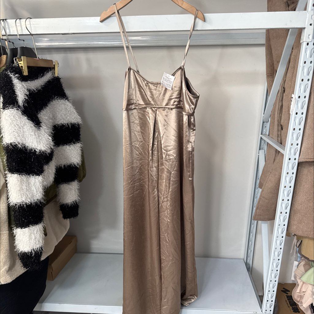 缎面料子胸围96-104，f码有口袋可以叠穿