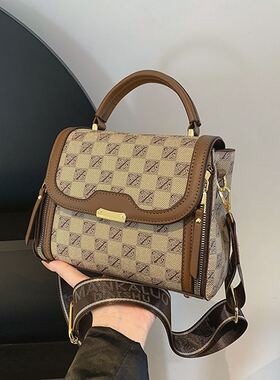 Clean Knоck包包女2026新款时尚水桶包女百搭休闲宽带单肩斜挎包